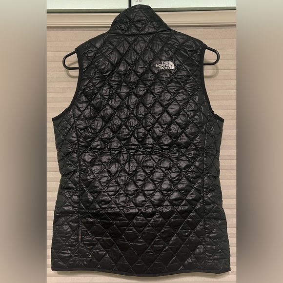 The North Face Thermoball Vest Women’s Small - Picture 2 of 2